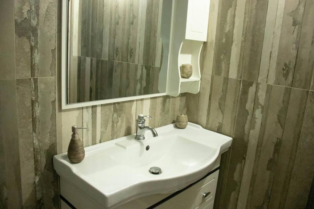 Travelholics Getaways Villa Piarco Exterior photo