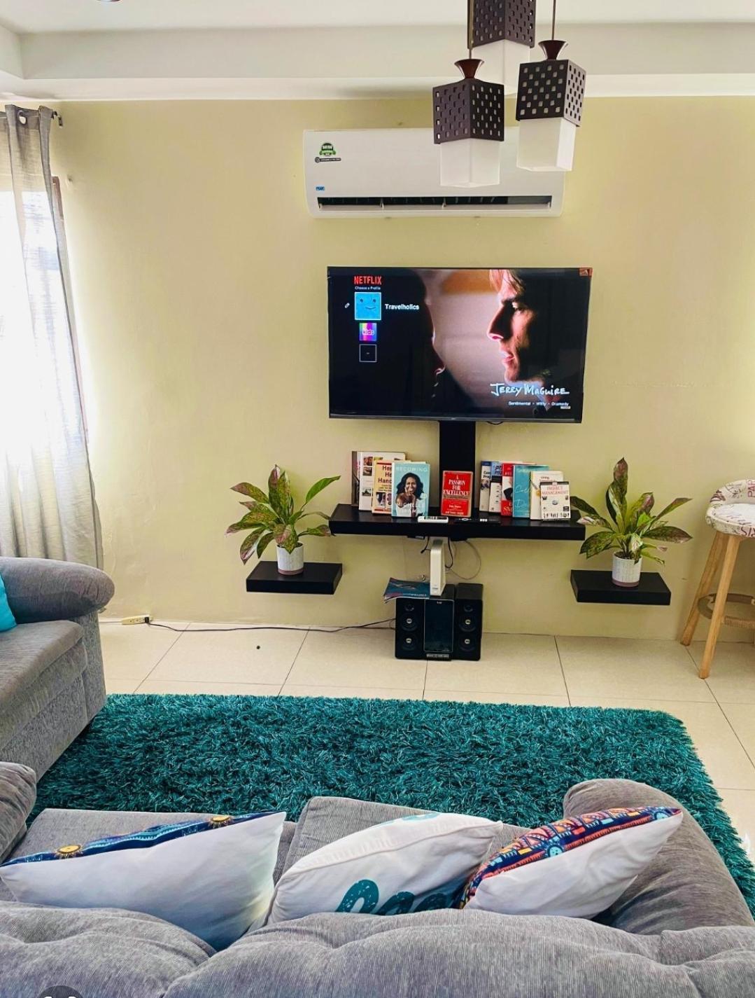Travelholics Getaways Villa Piarco Exterior photo