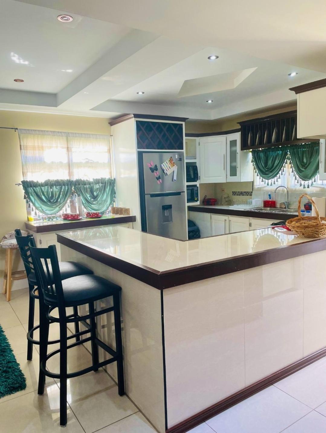 Travelholics Getaways Villa Piarco Exterior photo